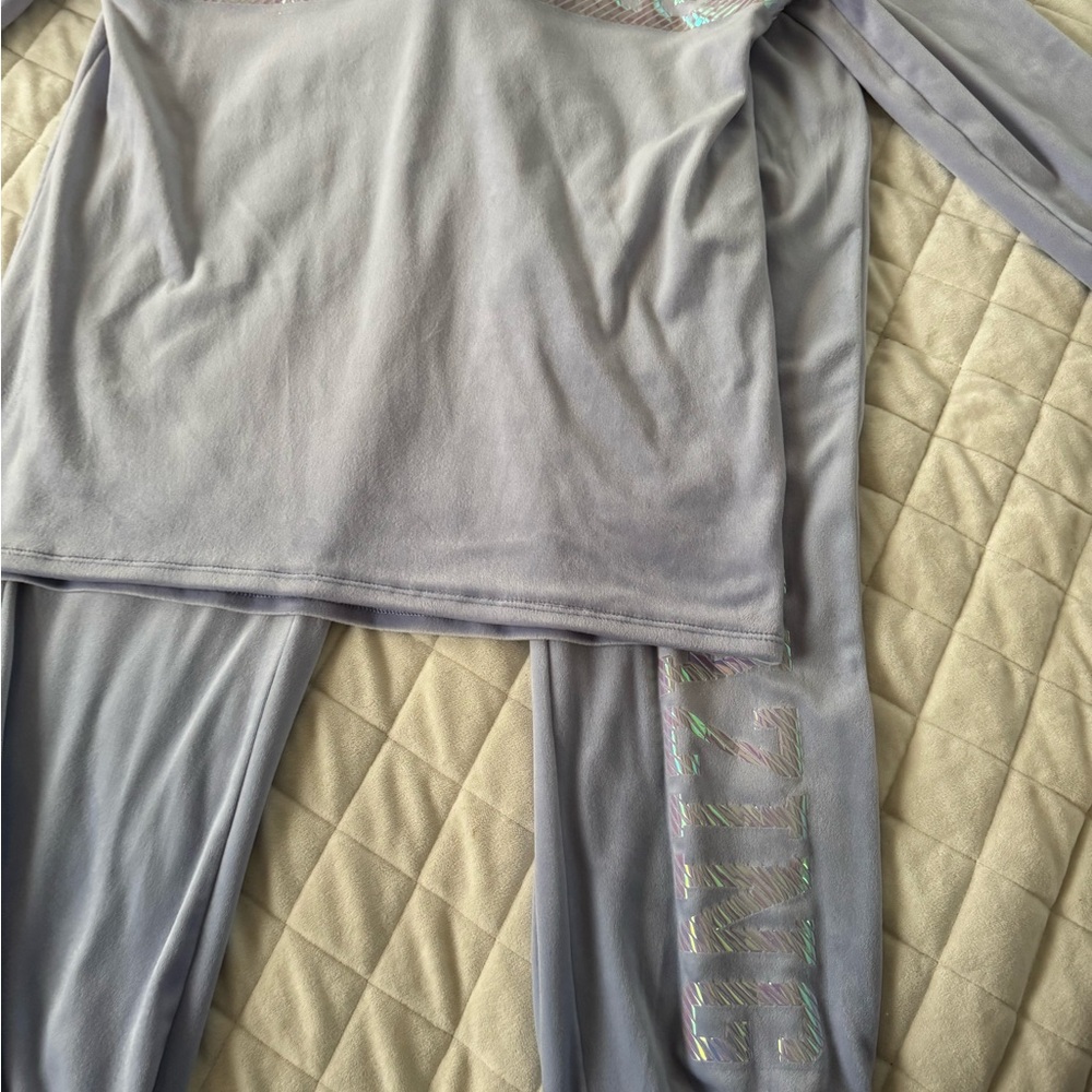 Lavender jogging/lounge suit
15/16 little girls